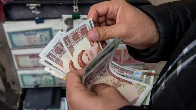 ایرانی ریال کی تاریخی گراوٹ، مہنگائی اور بدترین معاشی حالات پر عوام سیخ پا