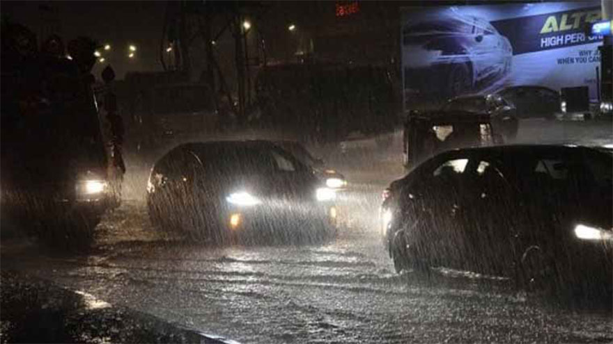 Karachiites welcome first winter rain