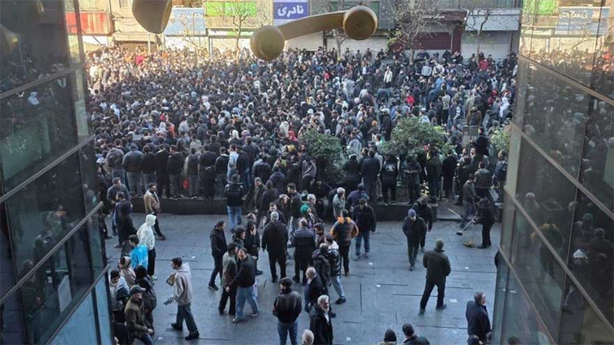 Students join Iran demonstrations after shopkeepers protest