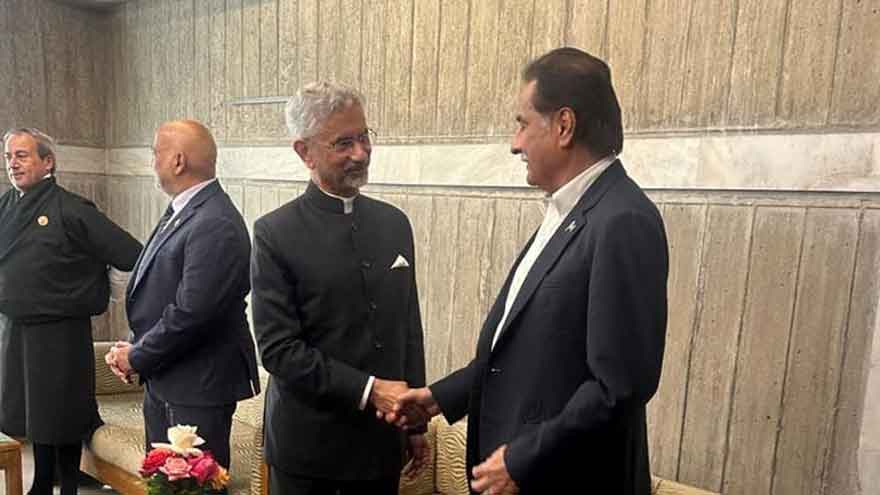 NA Speaker Ayaz Sadiq, Indian FM Jaishankar exchange pleasantries during meeting in Dhaka