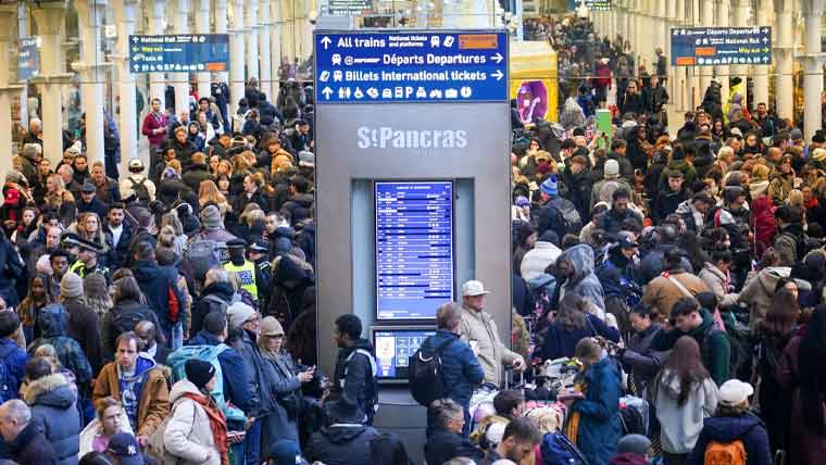 بجلی کی فراہمی میں خرابی کے باعث یورو سٹار ٹرین سروس مکمل بند، مسافر خوار