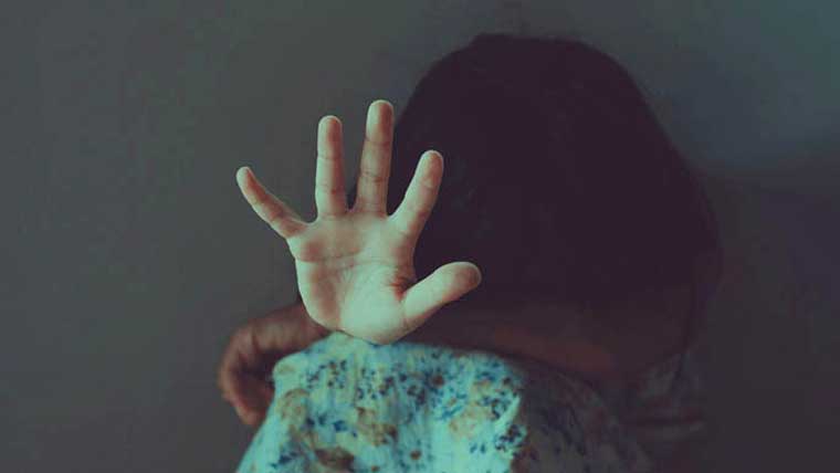 گجرات: سفاک ماں نے آشنا سے مل کر 3 کمسن بچوں کی جان لے لی