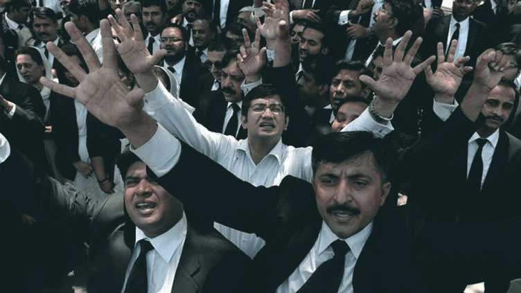 Islamabad lawyers announce boycott of courts over judges' transfer to IHC