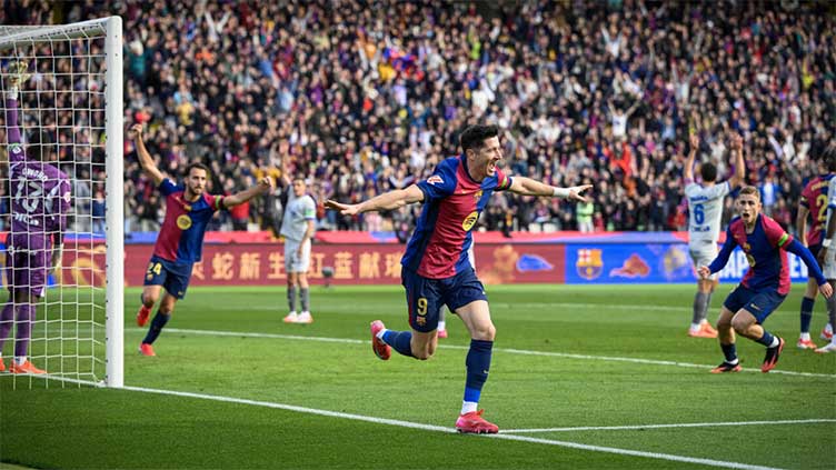 Lewandowski earns Barca win over Alaves to preserve title hopes