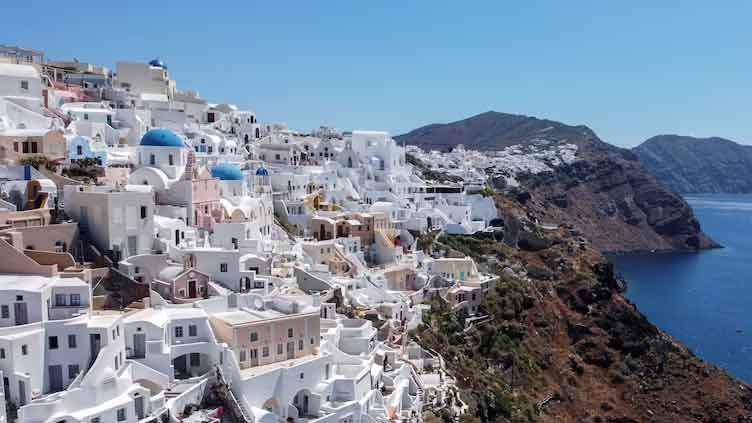 Schools shut, more flights scheduled as quakes constantly shake Santorini