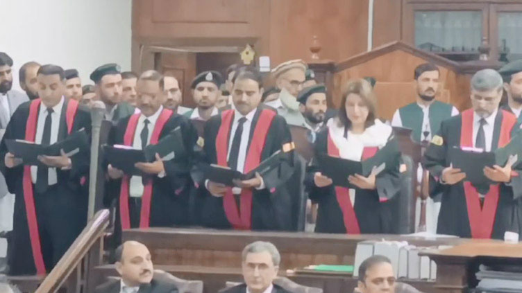 10 new additional judges take oath at Peshawar High Court