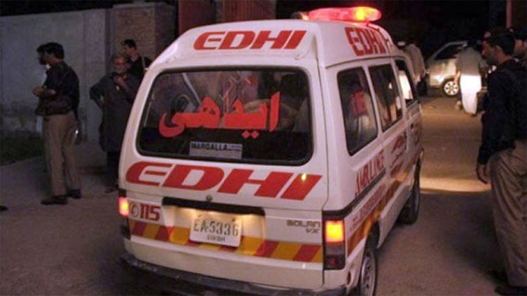 Two killed after being hit by train in Karachi