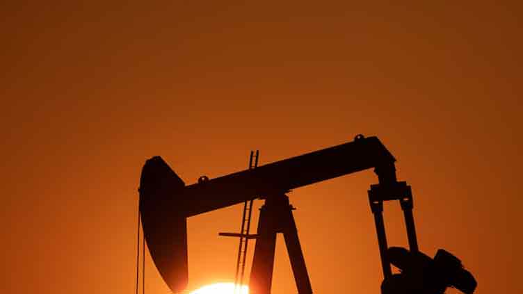 Oil pares losses after Saudi price increase