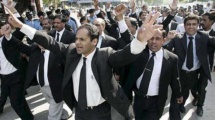 Lawyers' protest disrupts traffic in Hyderabad