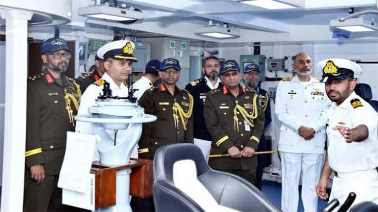 Pakistan, Bangladesh naval chiefs discuss matters of mutual interest