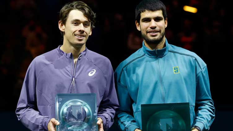 Alcaraz battles past De Minaur to take Rotterdam title