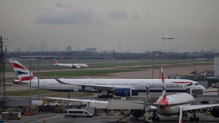 UK's Heathrow Airport pushes ahead with new runway plan