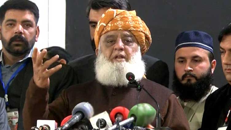 Fazl backs journalists against controversial PECA Act