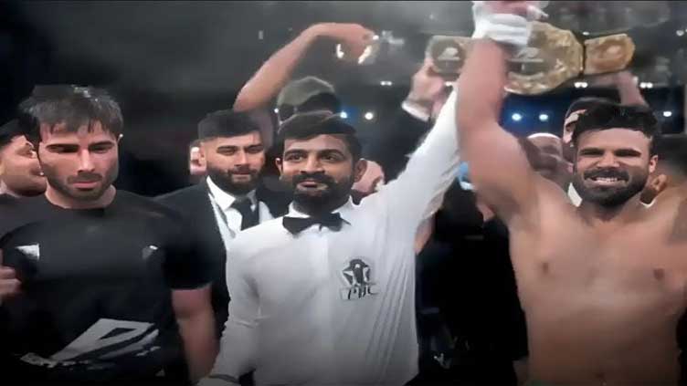 Rahim Pardesi defeats Feroze Khan in boxing match