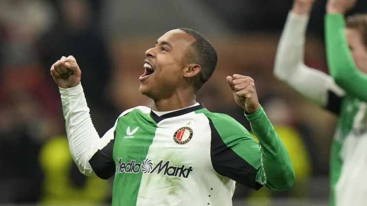 Feyenoord knocks AC Milan out of Champions League and Bayern advances on late Davies goal