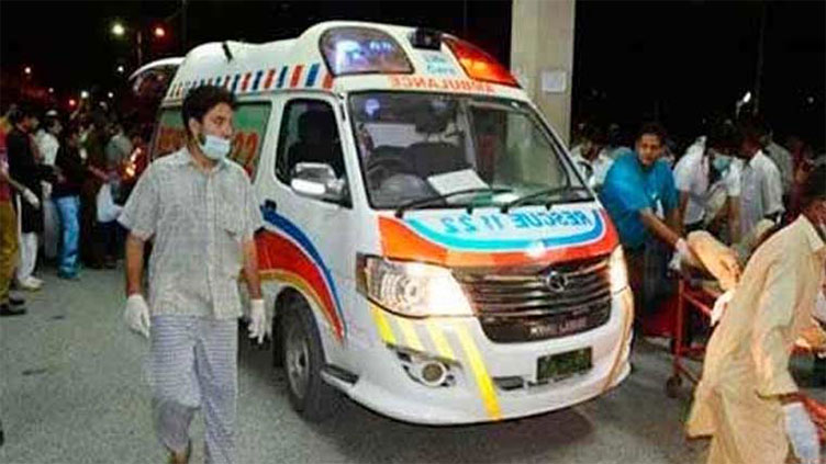 Two killed, eight injured in Mian Channu road accident