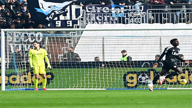 Napoli concede Serie A lead to Inter after losing at Como