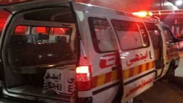 One killed, two injured in Karachi road accident