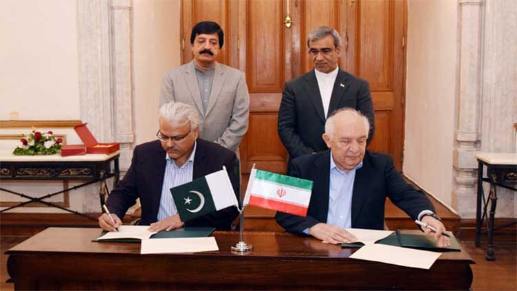 Iran, Pakistan sign MoU to take trade volume to $10b