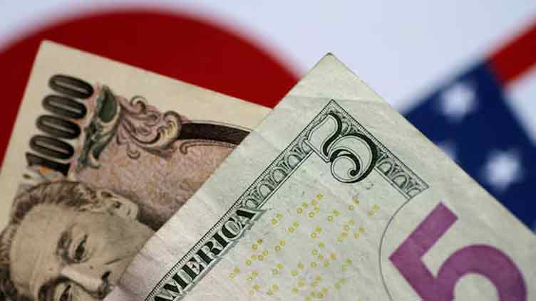 Dollar firms as Trump's tariffs loom, yen set for monthly gain