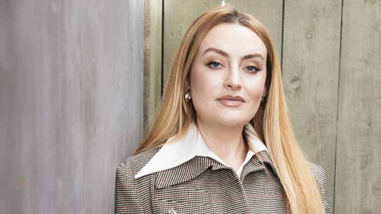 'Chicken Shop Date' creator Amelia Dimoldenberg brings flirty awkwardness to the Oscars red carpet