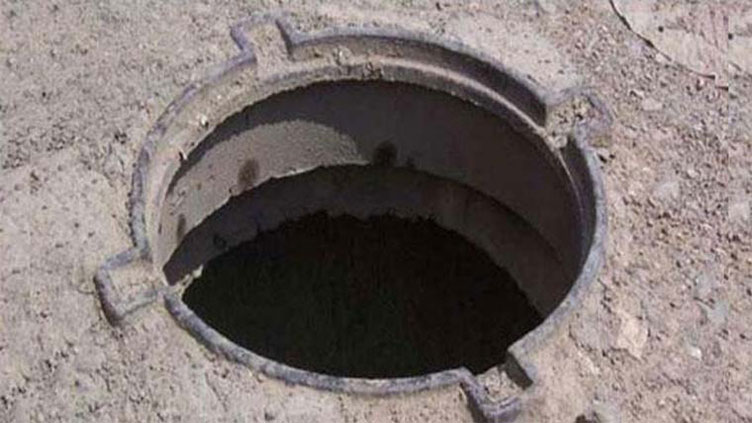 Boy dies after falling into open manhole in Karachi