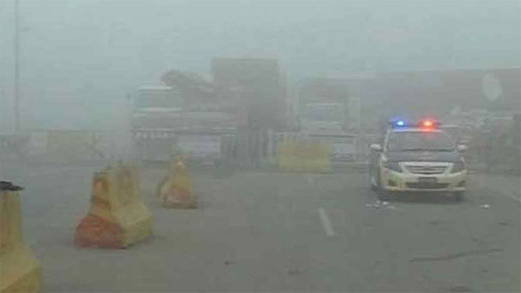 Fog again disrupts traffic on motorways in Punjab