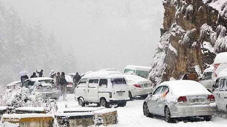 Severe cold wave grips Pakistan, life disrupted in northern areas