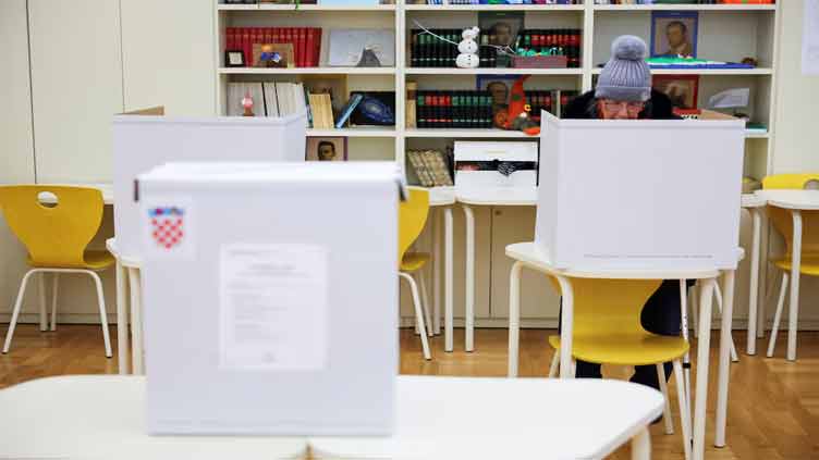 Croats vote for president, with incumbent Milanovic ahead in opinion polls