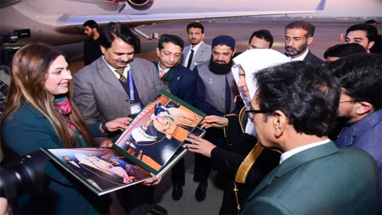 OIC, MWL secretaries general laud Pakistan for 'successful' moot on girls' education