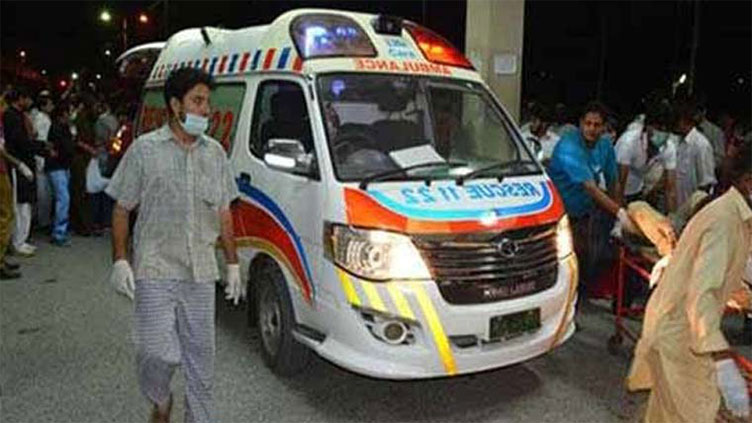 Five die in trailer, car collision in Bahawalpur