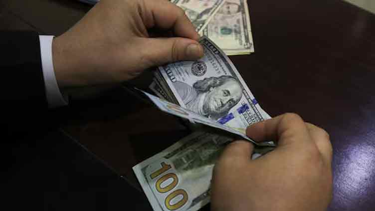 Dollar clings to 2-year high as US rates, tariffs in focus