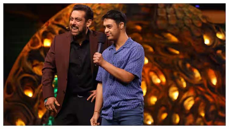 Salman Khan invites specially challenged kid to host 'Bigg Boss'