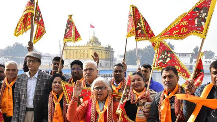 Hindu pilgrims return to India