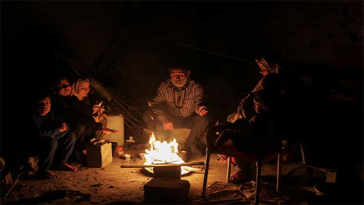 Dunya News Gazans ready tent camps for families returning to north after ceasefire