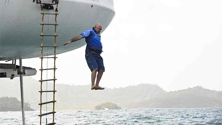 German man sets world record living for 120 days underwater