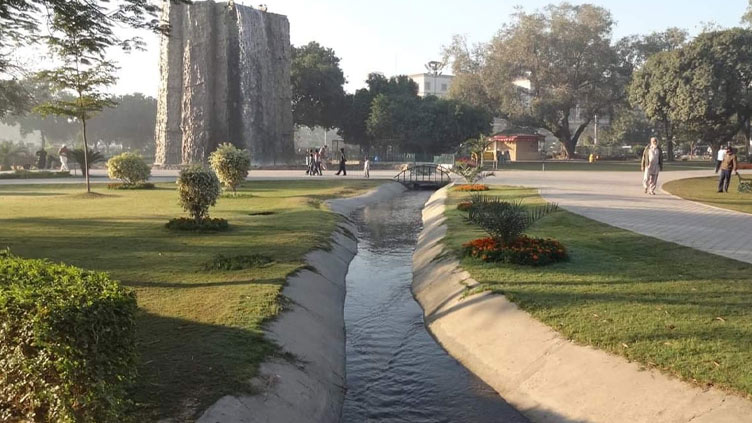 Sunny weather reduces winter chill in Lahore