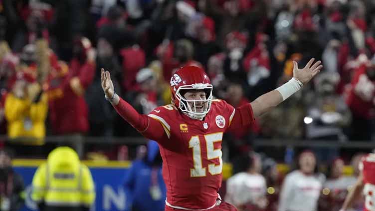 The Chiefs get more Mahomes magic and advance to 3rd straight Super Bowl, beating the Bills 32-29