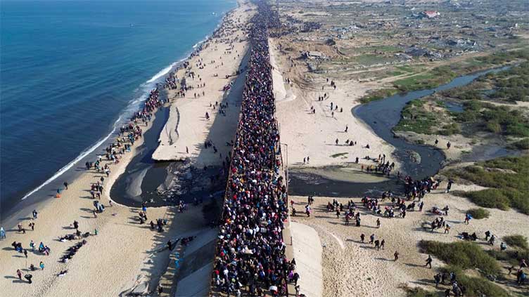 Multitudes pack coastal road after passage to Gaza's north reopens