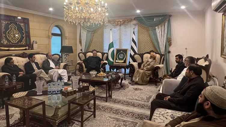 PTI delegation discusses political situation with Fazl