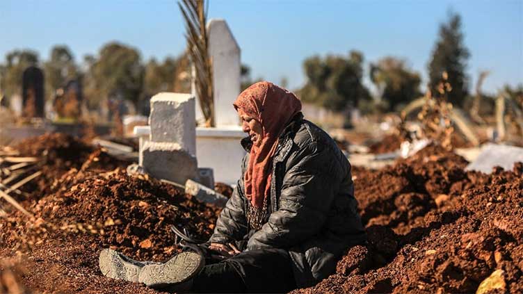 Dunya News At Syria cemetery, people search for missing loved ones