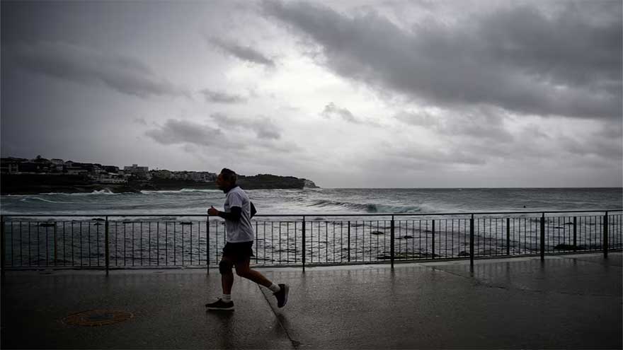 'Bomb cyclone' pummels Sydney with heavy rains, winds