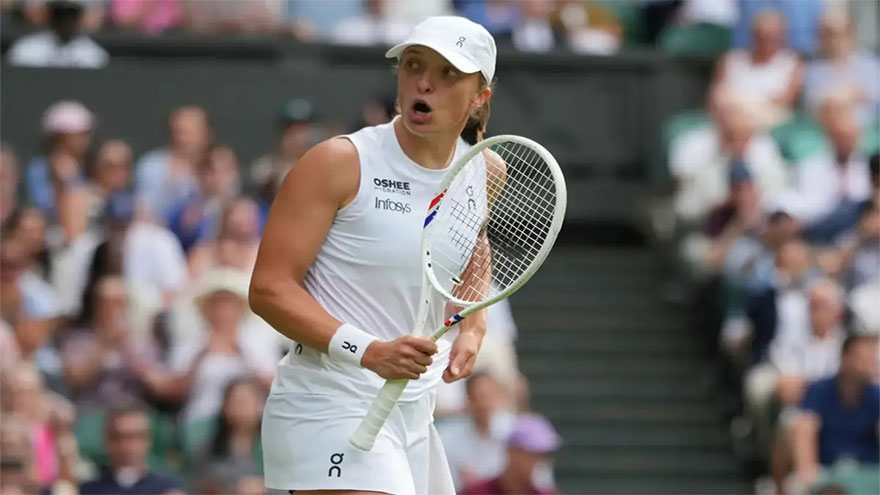 Swiatek survives scare to reach Wimbledon third round