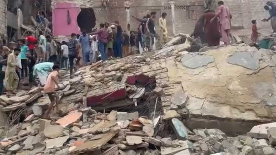 Karachi building collapse: Search continues as death toll rises to 17