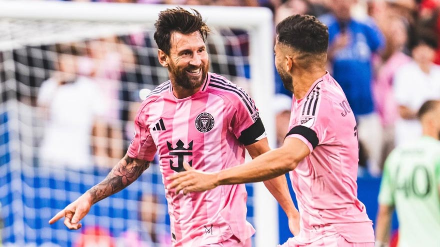 Messi scores twice as Miami defeats Montreal 4-1
