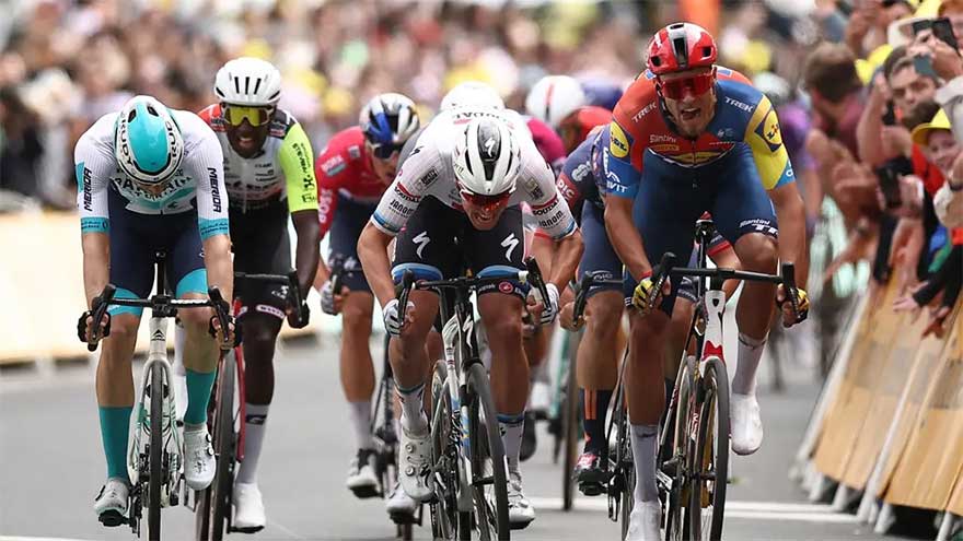 Belgian Merlier wins crash-marred Tour de France dash to Dunkirk