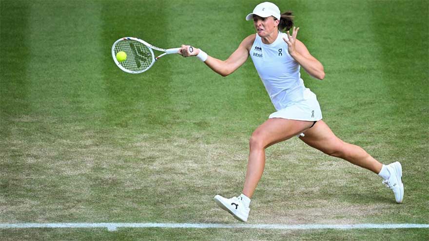 Swiatek into Wimbledon quarter-finals