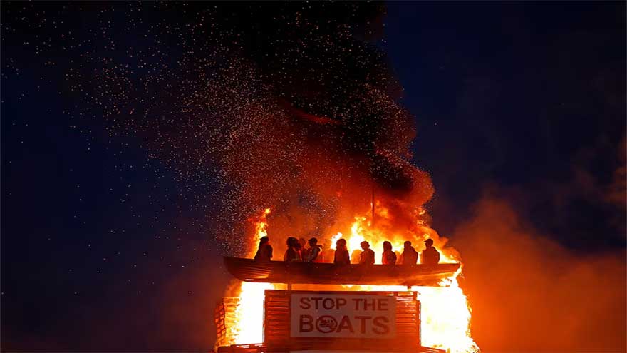 Dunya News Effigies of refugees set alight on bonfire condemned in Northern Ireland