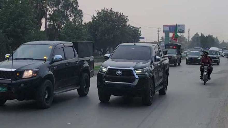PTI convoy reaches Lahore to finalise protest movement strategy