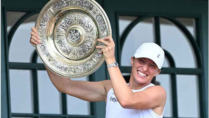 Swiatek thrashes Anisimova in straight sets to win first Wimbledon title